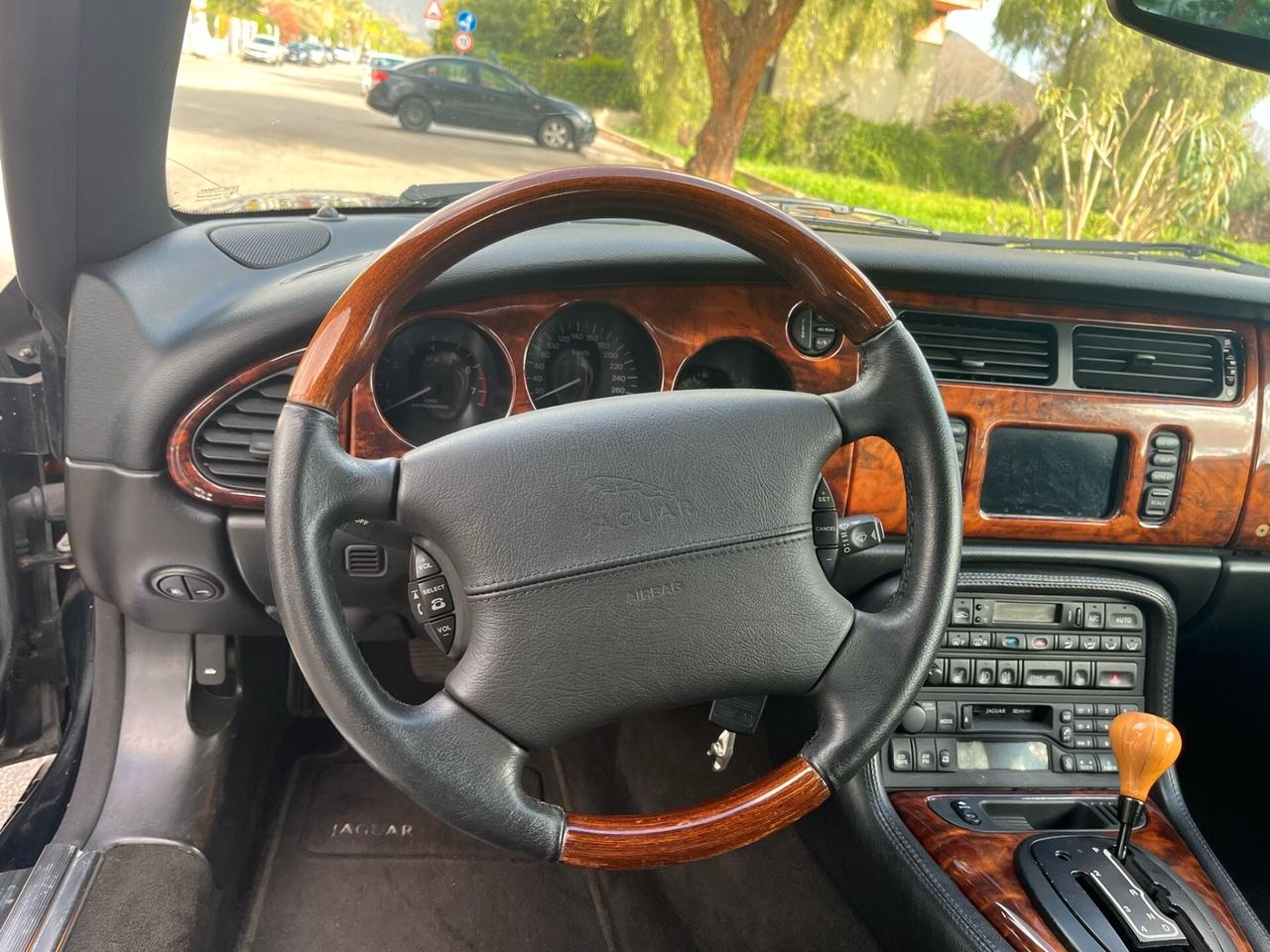 MAGNIFICA JAGUAR XKR CABRIO 363 CV - 8 CILINDRI - ASI - 125000 KM - DA VEDERE.