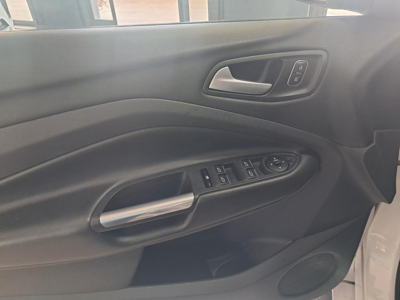 Ford Kuga 1.5 TDCI 120 cv ST-Line