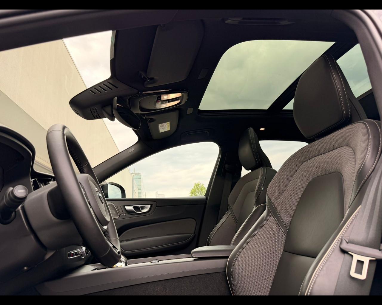 VOLVO XC60 T6 PHEV AWD PLUS DARK AUTO