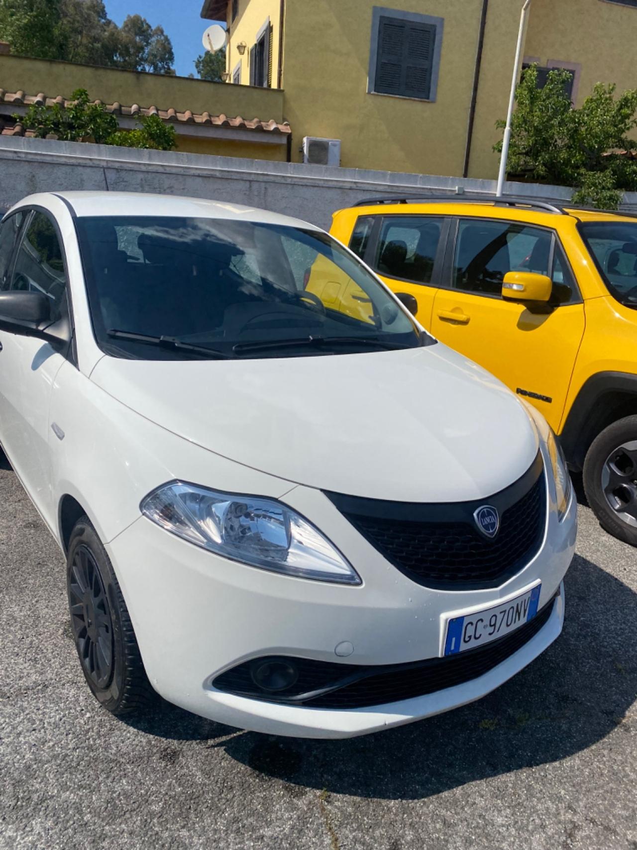 Lancia Ypsilon 1.0 Hybrid Ecochic