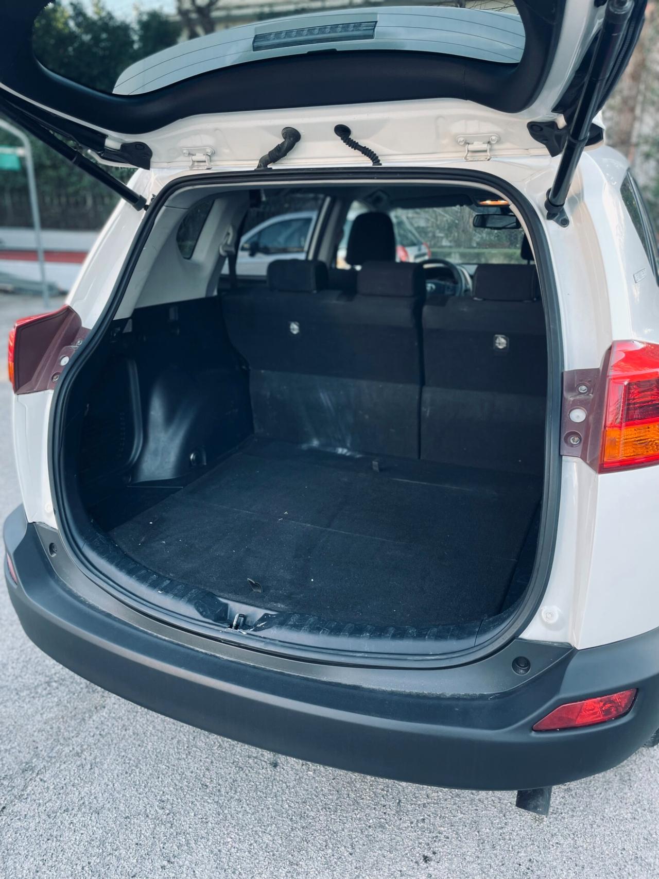 Toyota RAV 4 RAV4 2.0 D-4D 4WD Style White Ed.