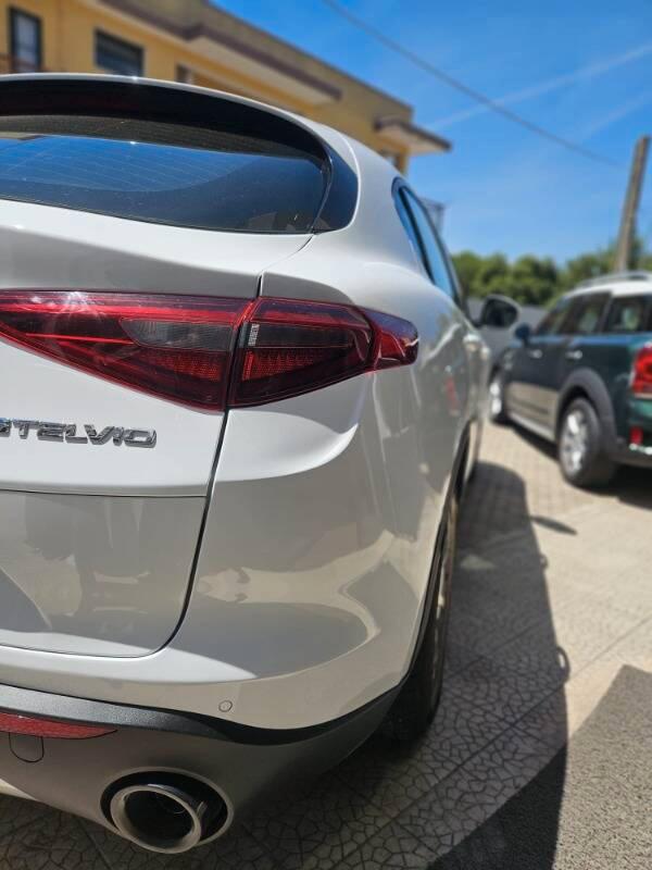 Alfa Romeo Stelvio 2.2 t Business Q4 190cv auto