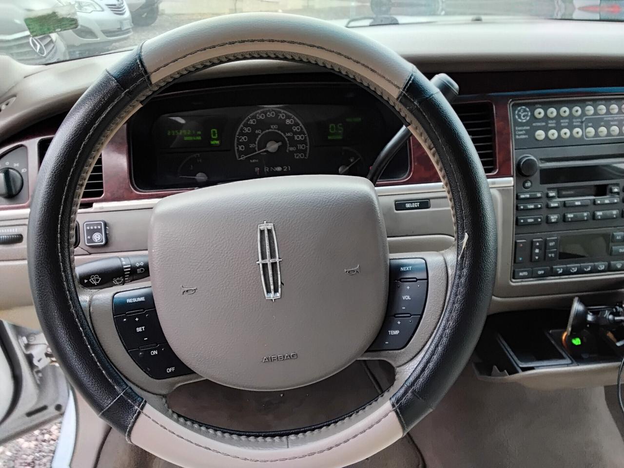 Lincoln Town Car town 7