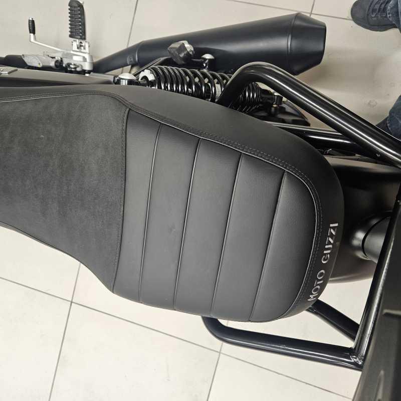Moto Guzzi V7 Stone - 2026