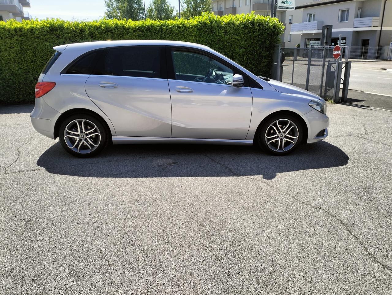Mercedes-benz B 180 Benz Premium