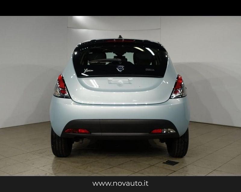 Lancia Ypsilon 1.0 FireFly 70cv Hybrid Silver Plus
