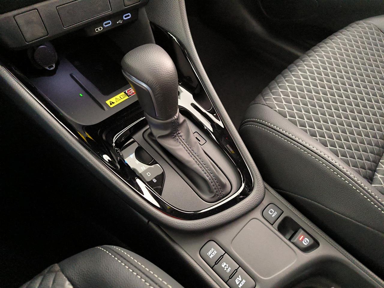Toyota Yaris 1.5h 130 lounge