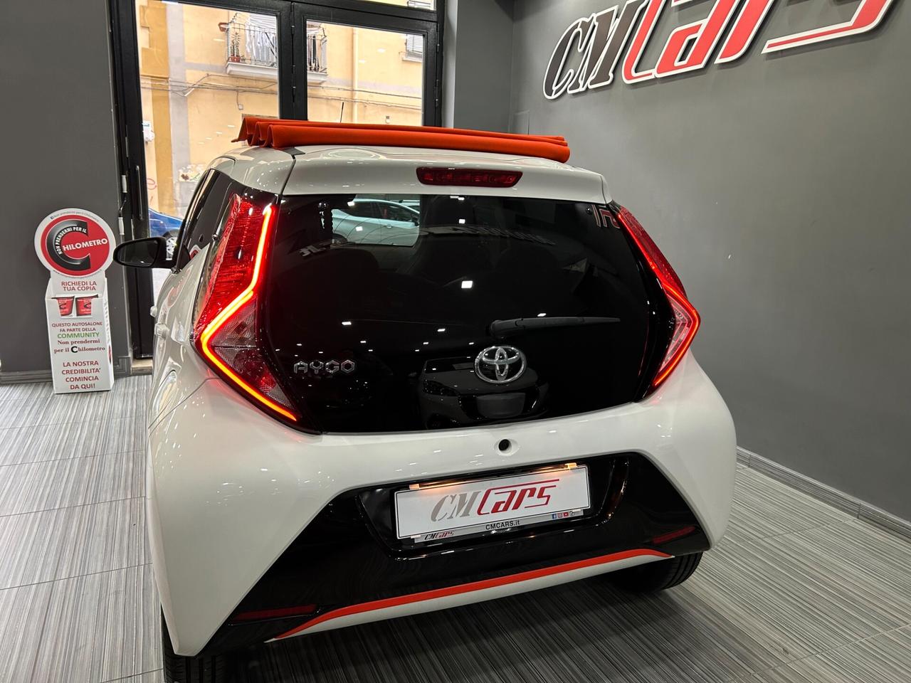 Toyota Aygo Cabrio 1.0 72cv 5p Orange FULL