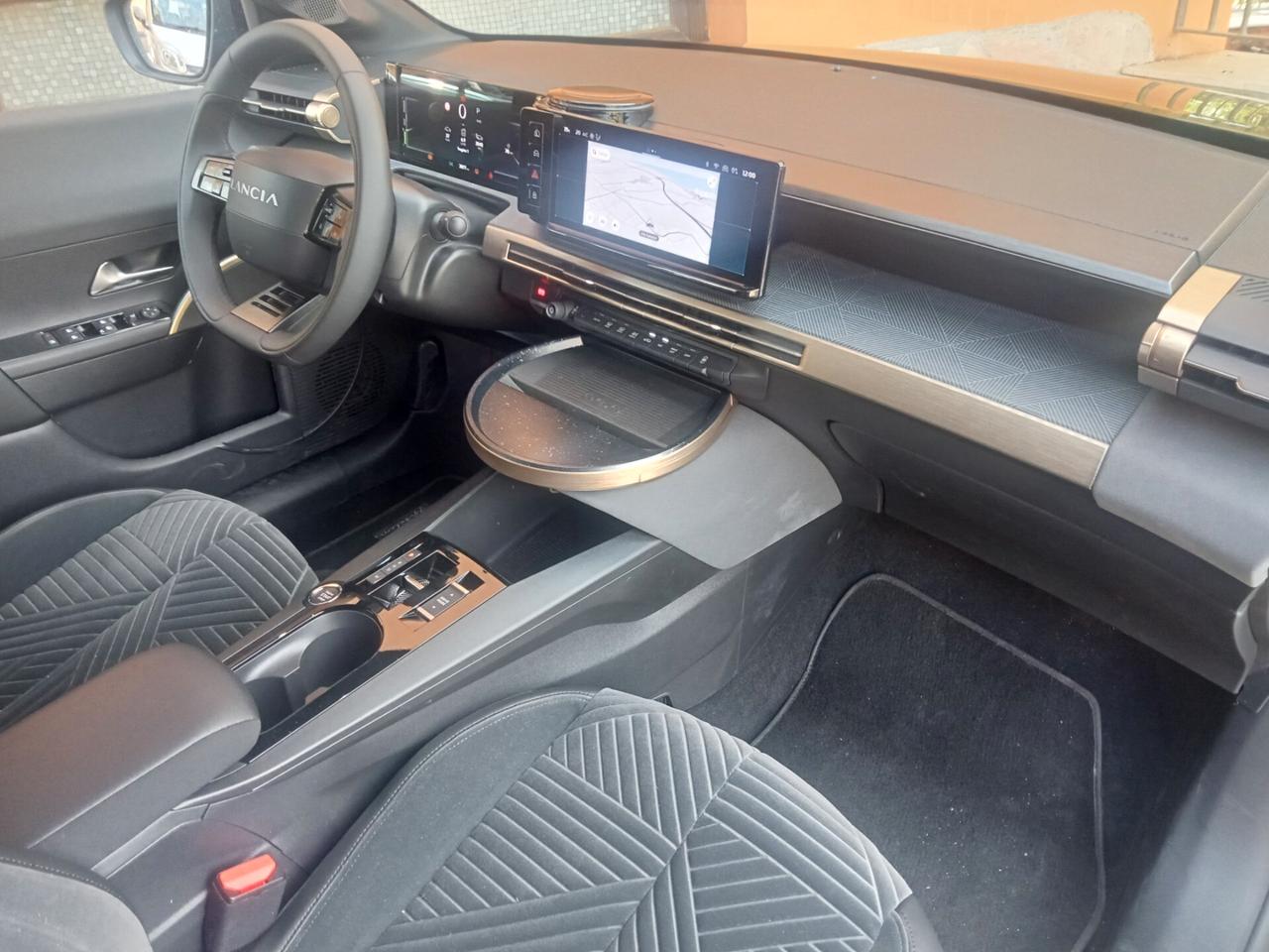 Lancia Ypsilon Hybrid e-DCT LX 2024