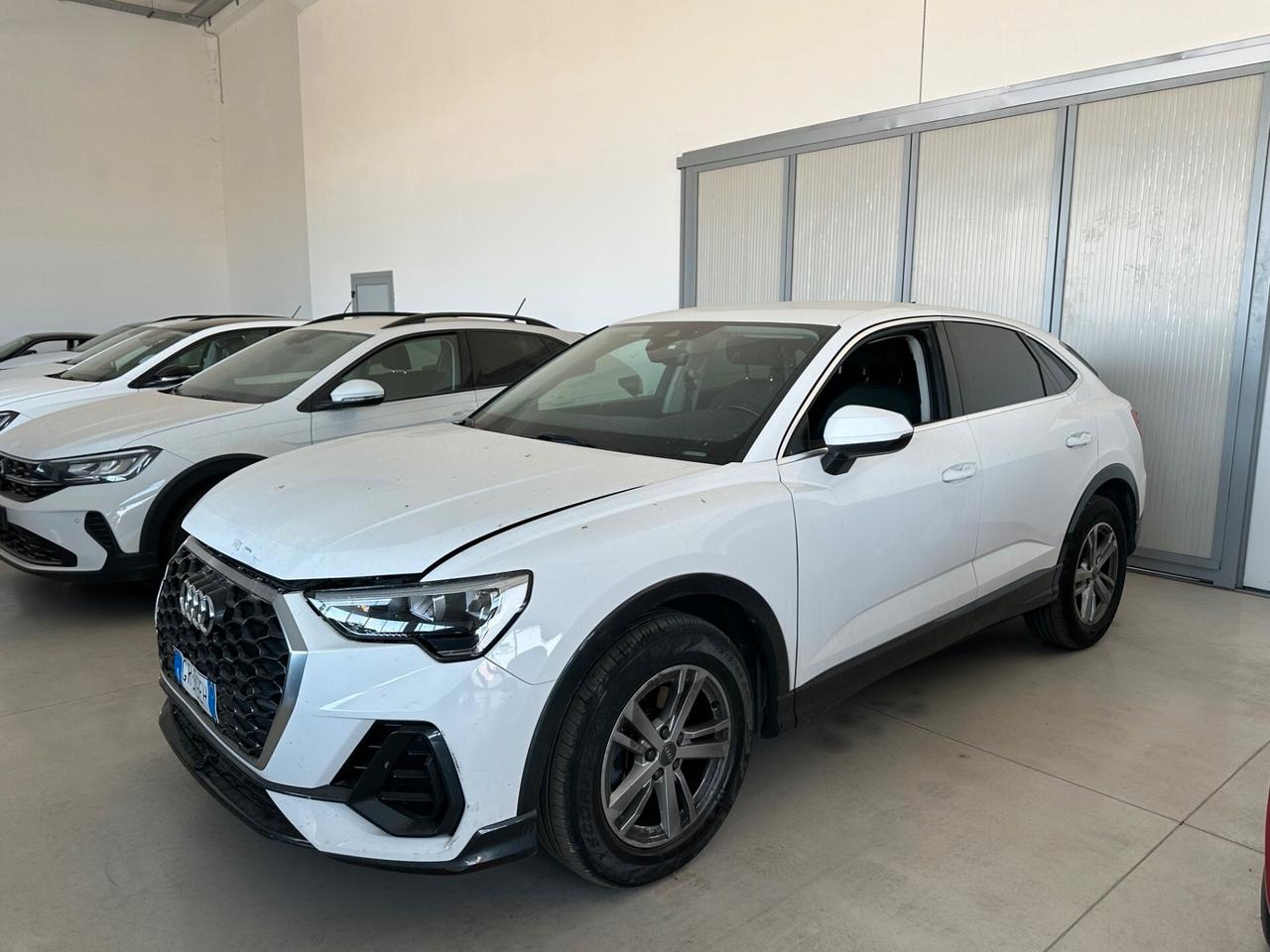 Audi Q3 spb 35 2.0 tdi danni al radiatore e alla traversa