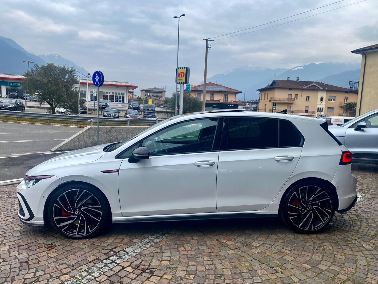 Volkswagen Golf 2.0 TSI DSG GTI TETTO/19”/DCC/IQ-LIGHT