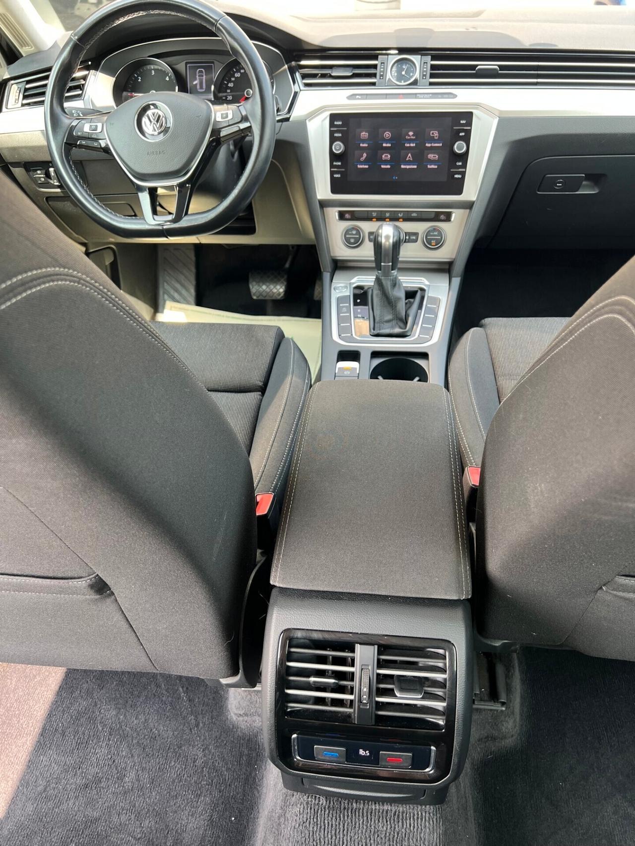 Volkswagen Passat Variant 1.6 TDI SCR DSG Business BMT colore Bordeaux