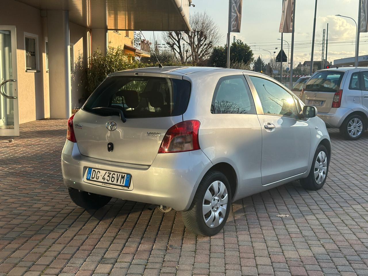 Toyota Yaris 3p 1.0 NEOPATENTATI 140.000 KM !!