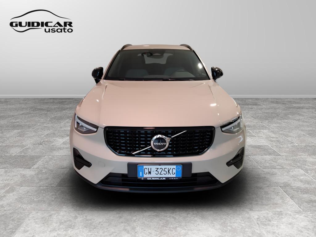 VOLVO XC40 PLUS DARK B3 AUT