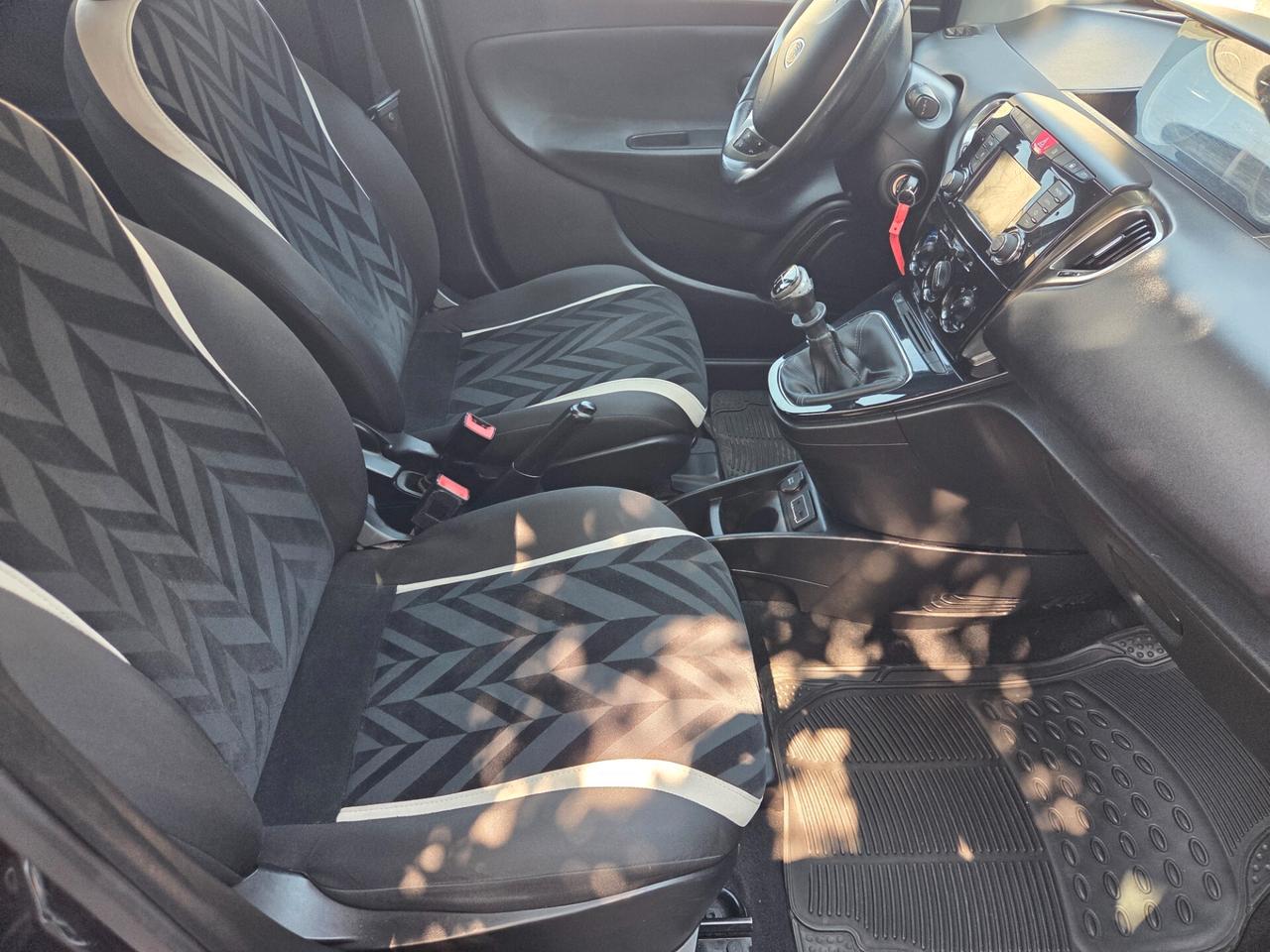 Lancia Ypsilon 1.2 69 CV 5 porte Gold