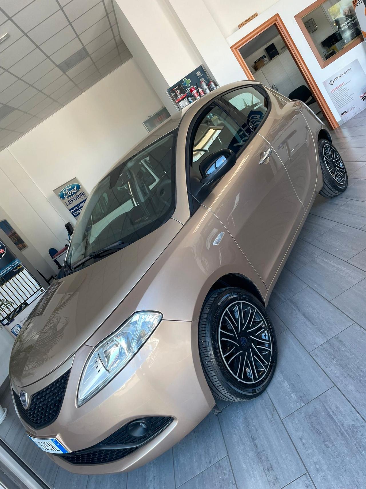 Lancia Ypsilon