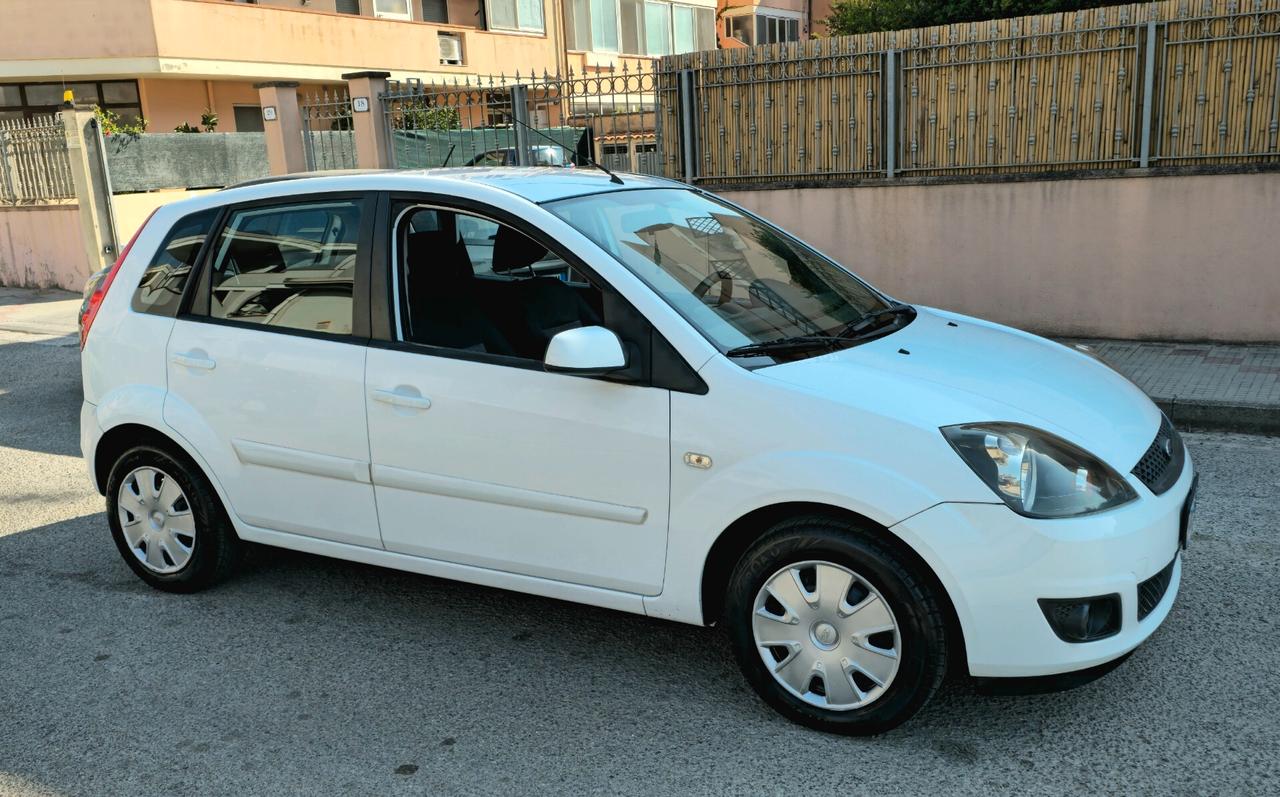 Ford Fiesta 1.2 16V 5p. Ghia