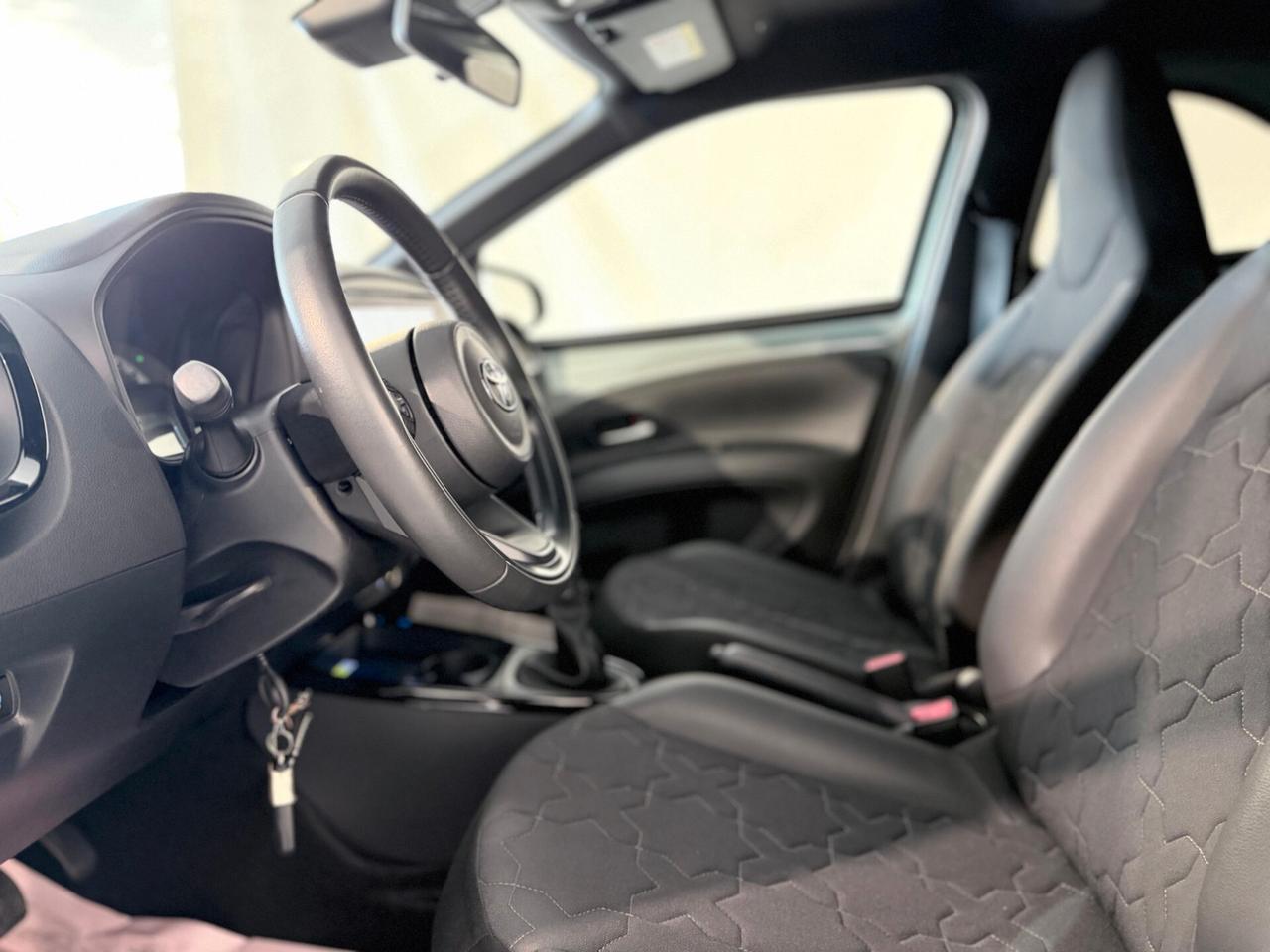 TOYOTA AYGO X LOUNGE NEOPATENTATI