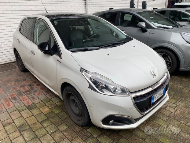 Peugeot 208 100 5 porte GT Line PANORAMICO