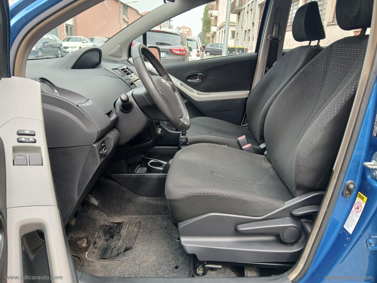 TOYOTA Yaris 1.3 5p. Sol