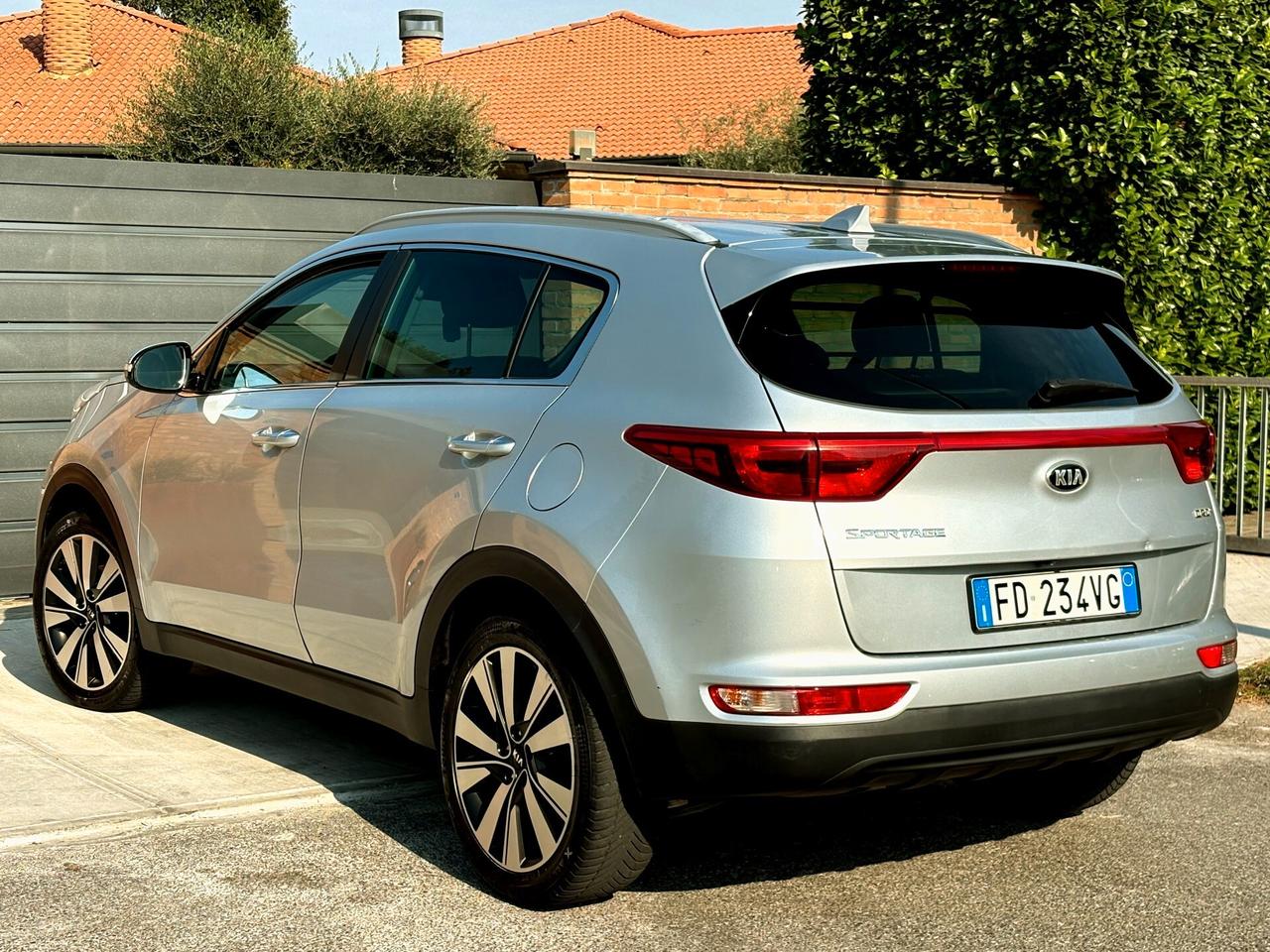 KIA SPORTAGE 1.7D 6m- Pelle,Nav,Camera-EURO 6-2016