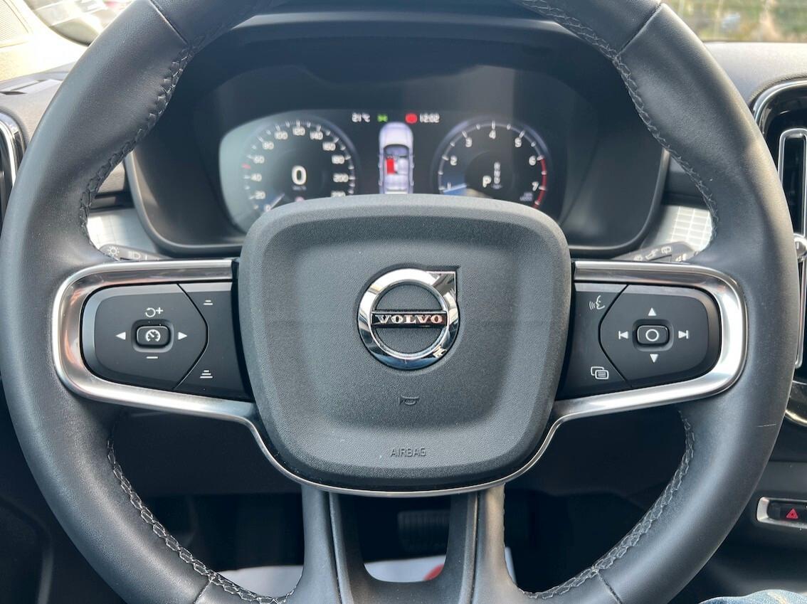 Volvo XC40 1.5 t2 Momentum Pro auto NAVI PELLE FARI LED FULL