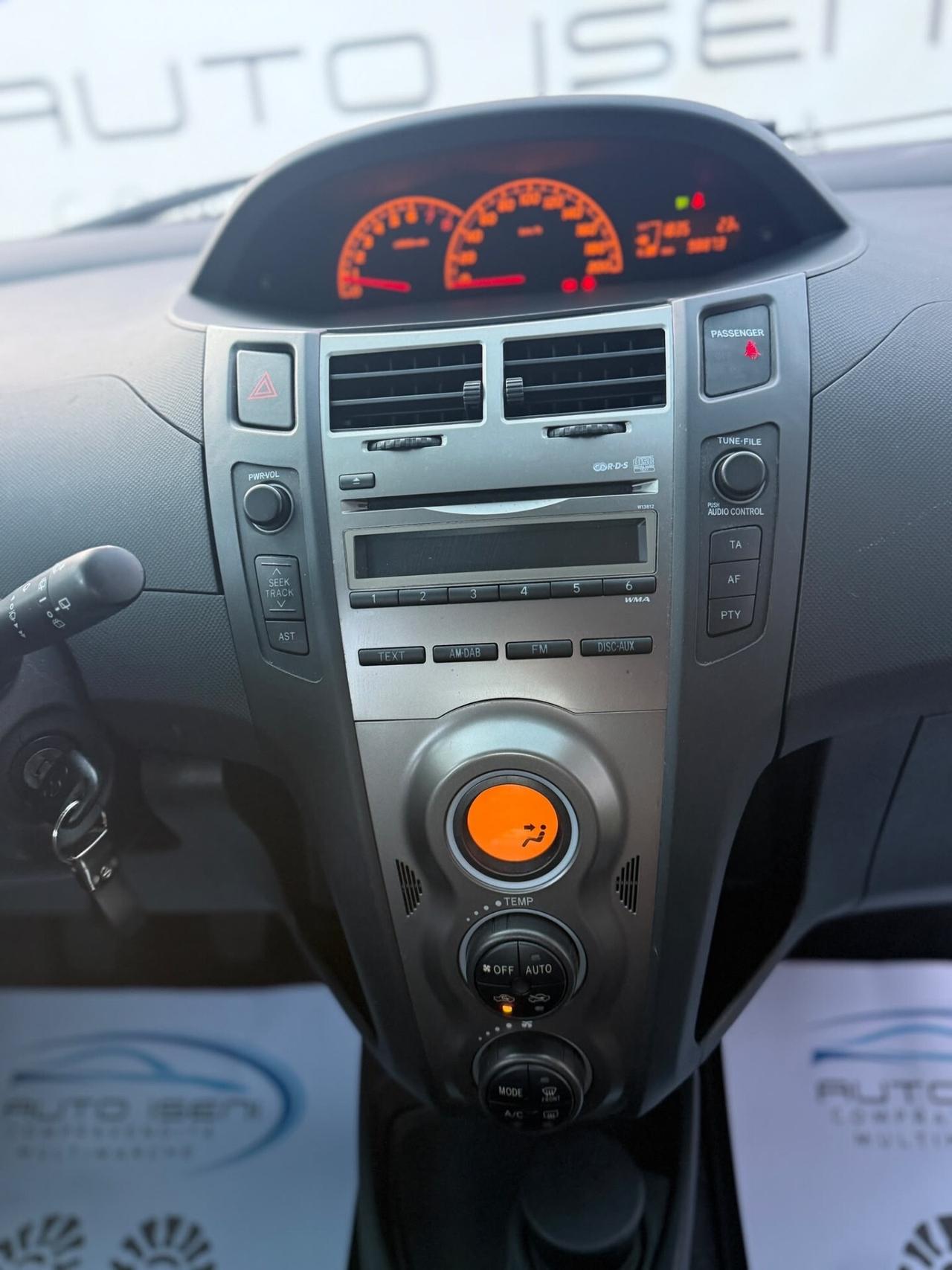 Toyota Yaris 1.3 5 porte SOLO 98.000 KM NEOPATENTATI OK