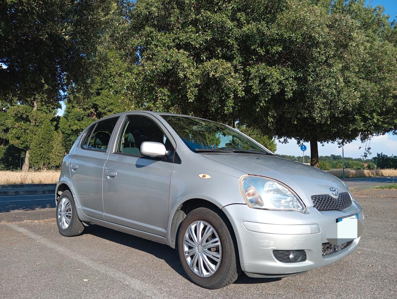 Toyota Yaris 1.0i 16V cat 5 porte Neopatentati