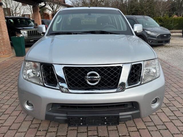 Nissan Navara 2.5 dCi 190CV 4 porte Double Cab LE Automatik