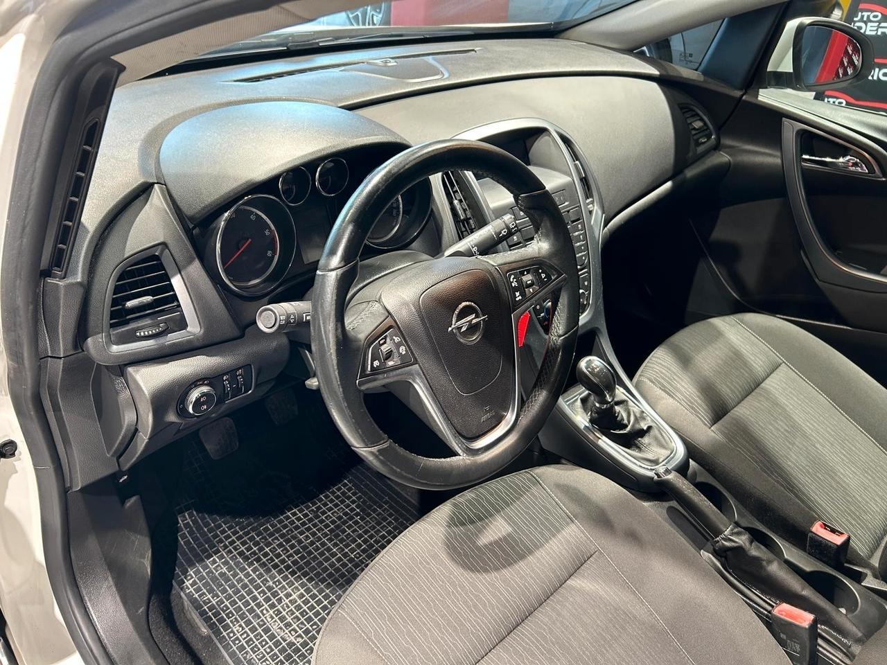Opel Astra 1.7 CDTI - 2013