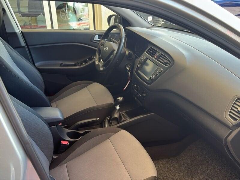 Hyundai i20 1.2 MPI 75cv Tech