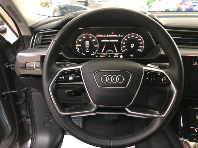 AUDI e-tron quattro