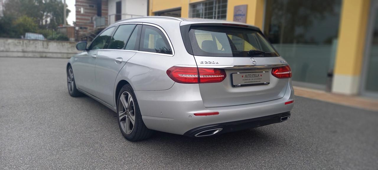 Mercedes-Benz E 220 S.W. Turbodiesel cc. 1950 CV. 194 S.W. 4 Matic Trazione Integrale Allestimento Businnes-Sport IVA DEDUCIBILE.