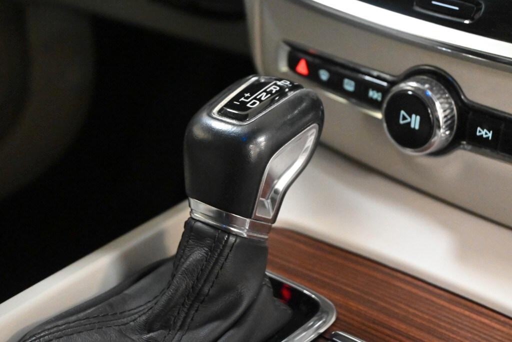 VOLVO V60 (2018-->) V60 D4 Geartronic Inscription