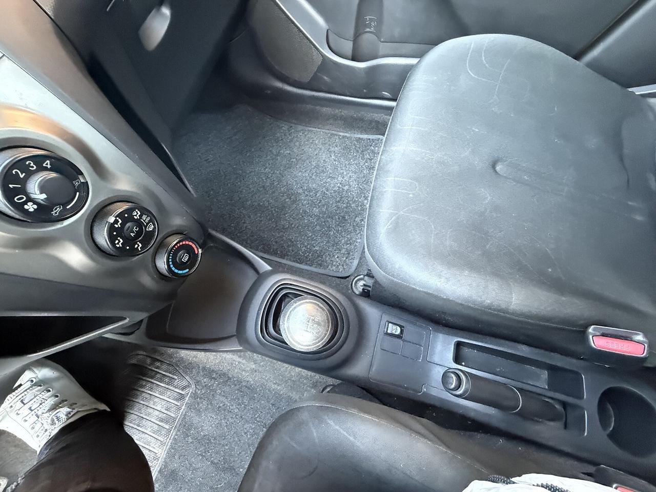 TOYOTA YARIS 2" SERIE