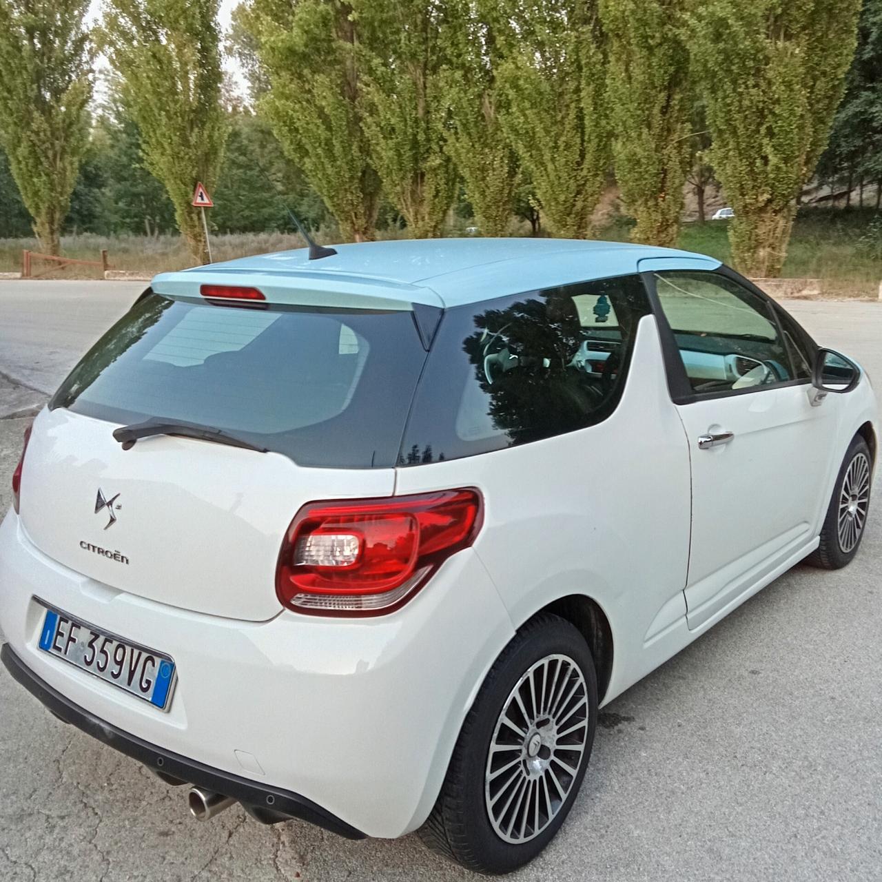 DS3 3 1.4 HDi 70 Just Black 011