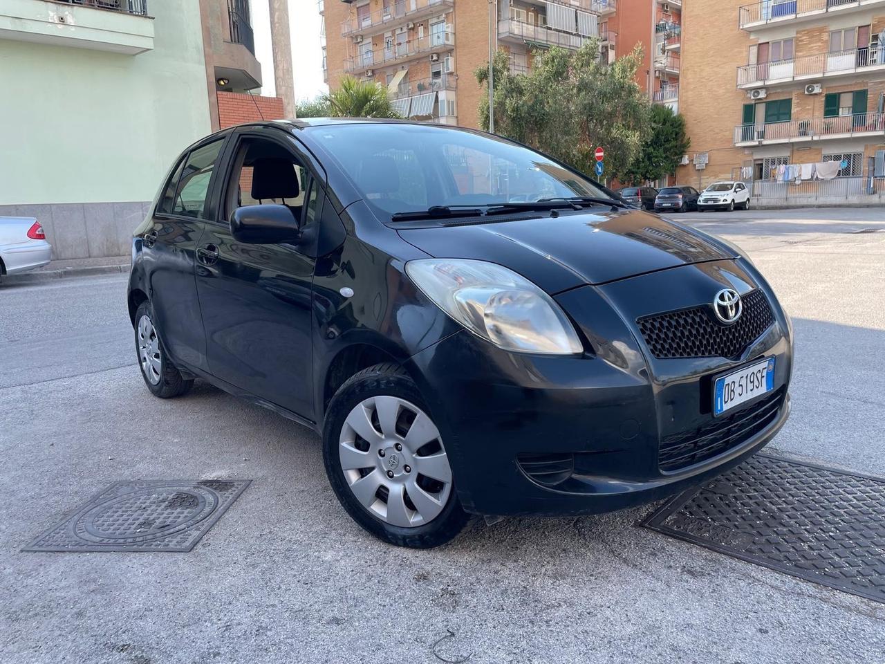 Toyota Yaris 1.0 5 porte Sol
