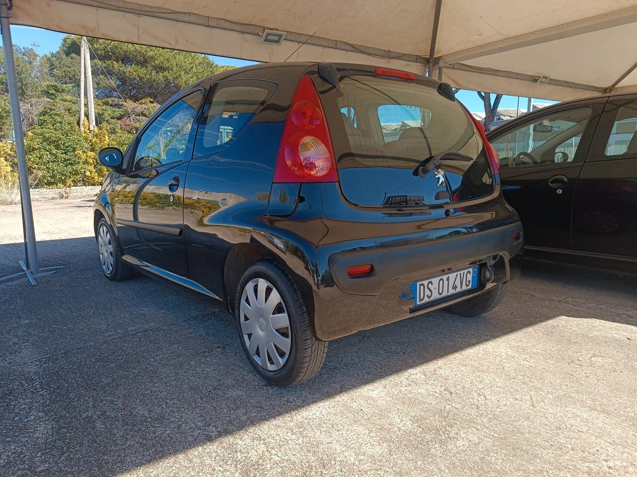 Peugeot 107 1.0 Aut Uni Pro Gar Rate