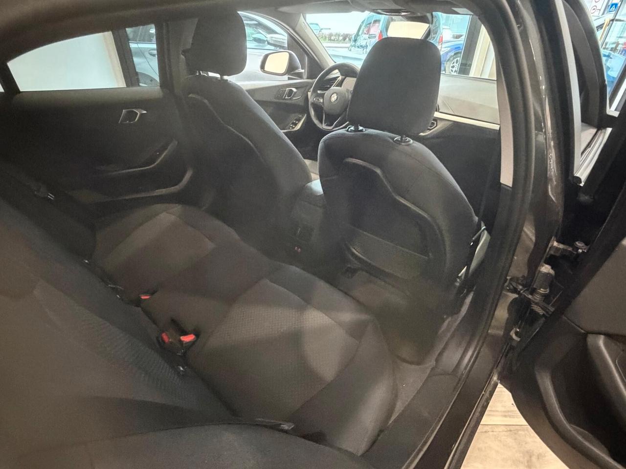 Bmw 118 118d 5p. Business Advantage