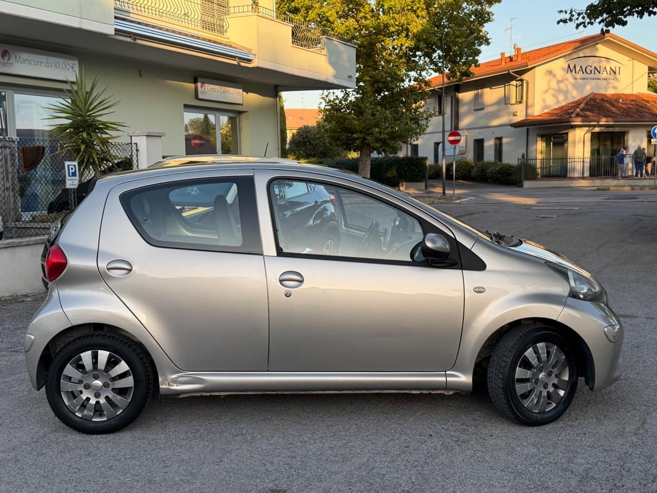 Toyota Aygo 1.0 12V VVT-i 5 porte Sol