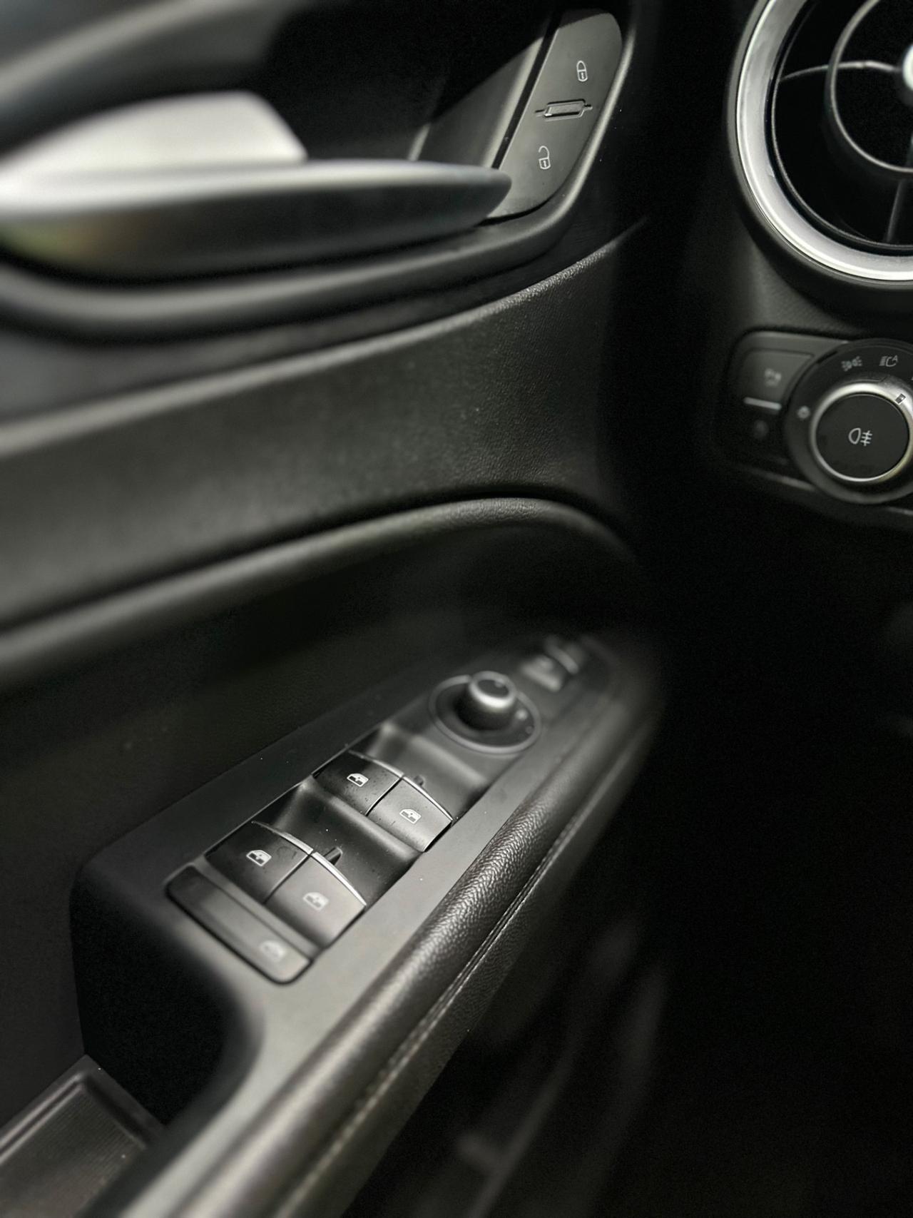 Alfa Romeo Stelvio 2.2 Turbodiesel 160 CV AT8 RWD Business