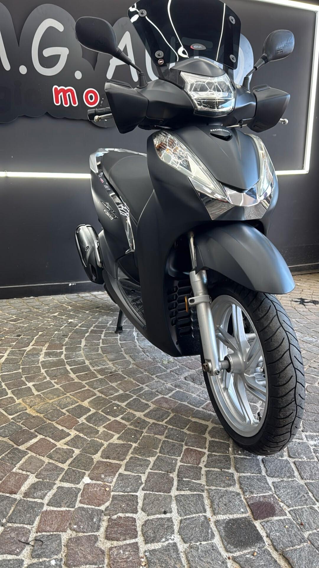 Honda SH 300 Base
