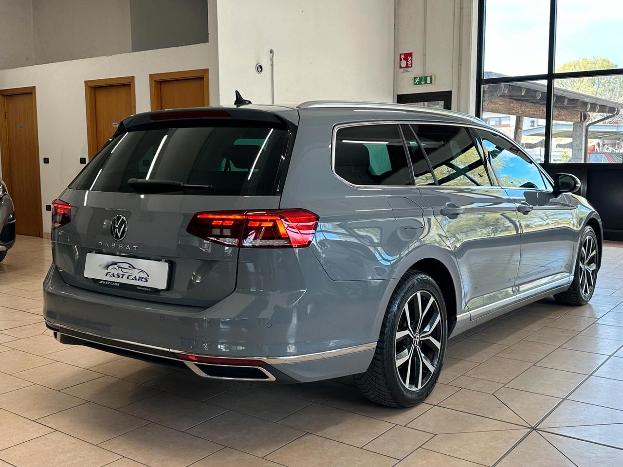 VOLKSWAGEN PASSAT VARIANT 2.0 TDI DSG ELEGANCE 150CV *CARPLAY*ACC*LED