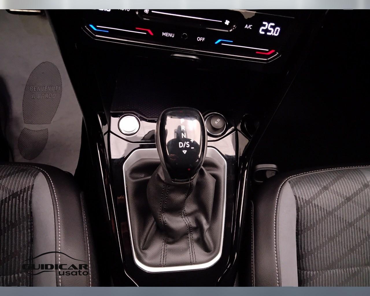 VOLKSWAGEN T-Roc 2022 - T-Roc 1.5 tsi R-Line dsg