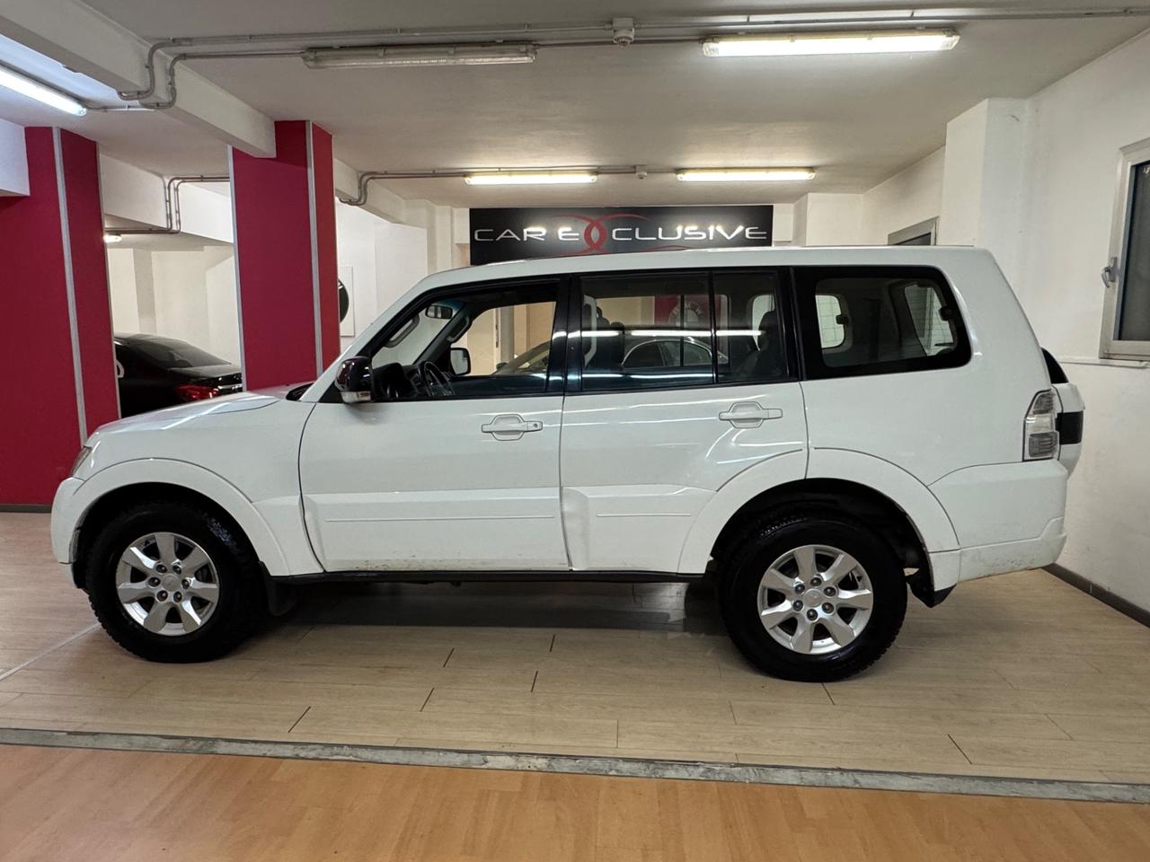 Mitsubishi Pajero 3.2 DI-D 16V aut. 5p. Instyle DPF 7Posti Gancio 4x4