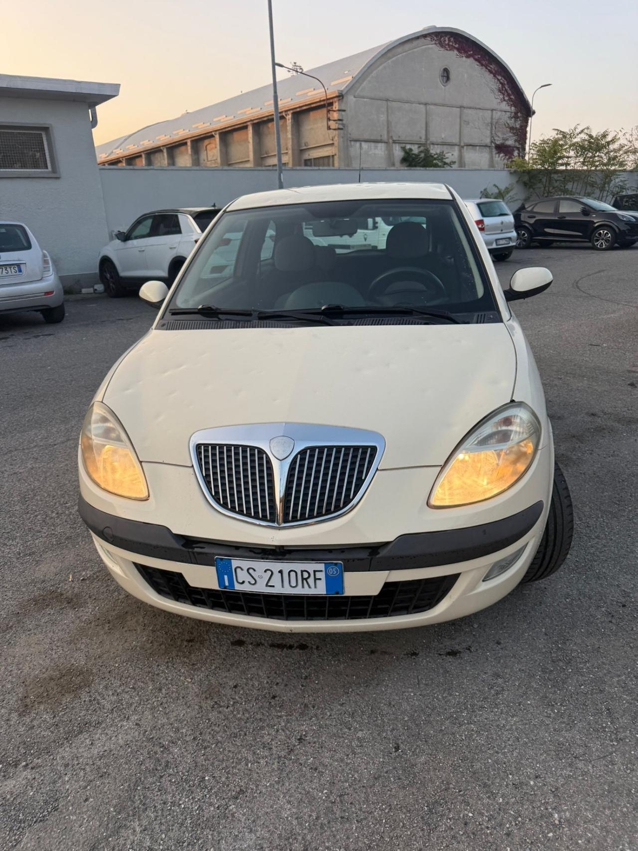 LANCIA YPSILON 1.2 BENZINA NEOPATENTATI