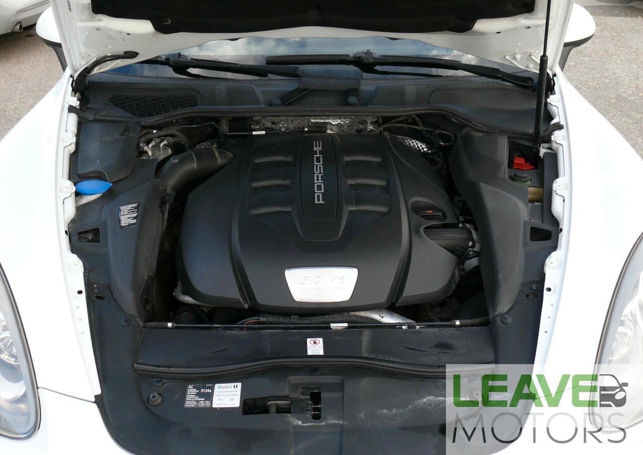 Porsche Cayenne 3.0 Diesel (M1401)