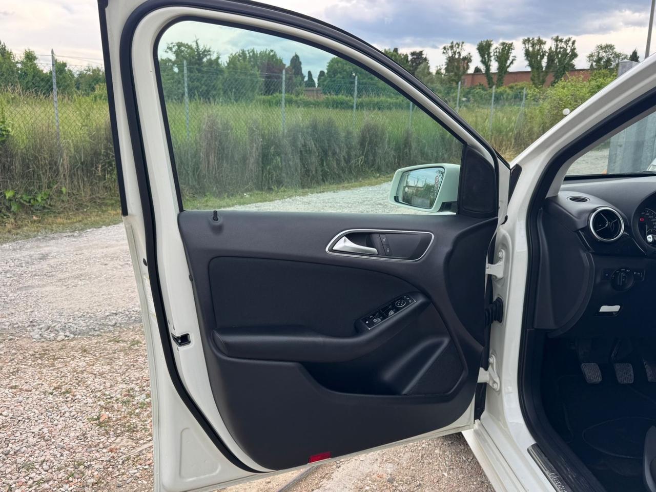Mercedes-benz B 200 NGD Executive Gancio Traino