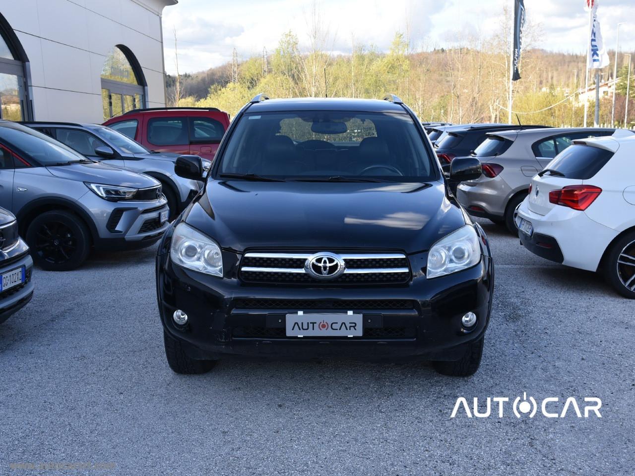 TOYOTA RAV4 2.2 D-4D 177 CV Luxury