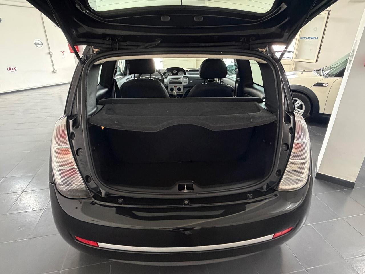 Lancia Ypsilon 1.3 MJT 75 CV Versus